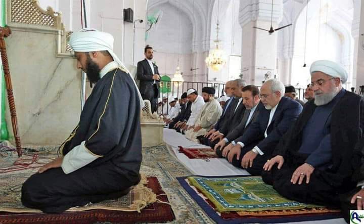 ایران کے صدر اور وزیر خارجہ نے ہندوستان کے حیدر آباد کے علاقے میں سب سے عظیم مدرسہ اہلسنت کی مسجد میں آپنی نماز جمعہ ادا کی