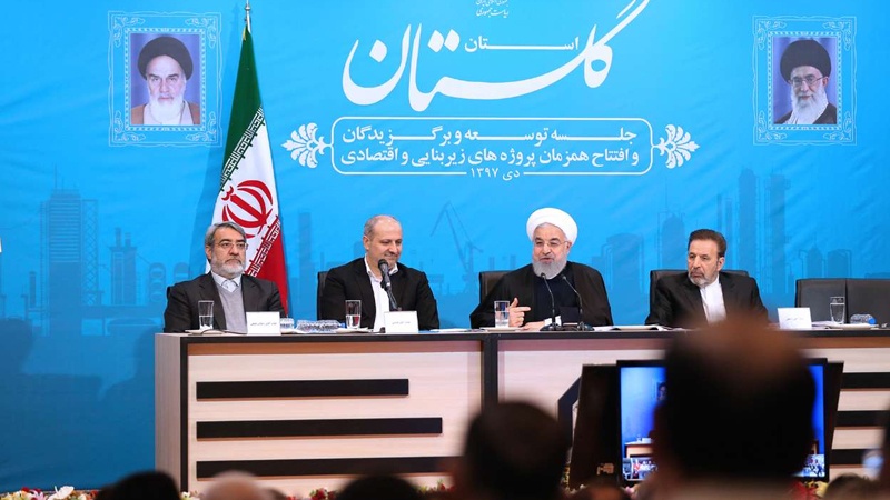 ایرانی، آزادی کا چالیسواں جشن سڑکوں پر منائیں گے: حسن روحانی