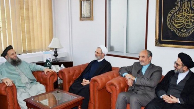 پاکستان کے وزیر مذہبی امور اور ایران کے دینی مدارس کے سربراہ کی ملاقات