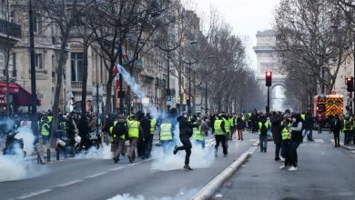 Photo of فرانس میں یلو ویسٹ کا احتجاج، دکانیں نذر آتش
