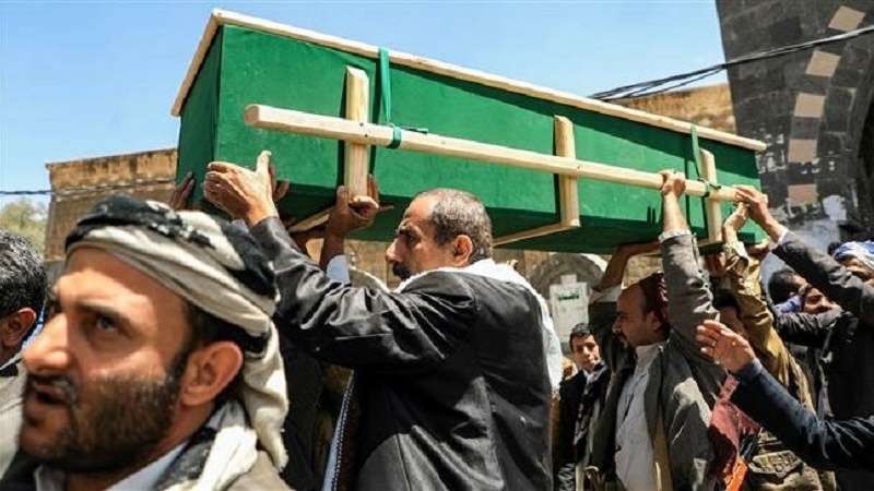 یمن کے دارالحکومت صنعا میں سعودی جرائم و جارحیت کے خلاف ہزاروں یمنی خواتین کا مظاہرہ