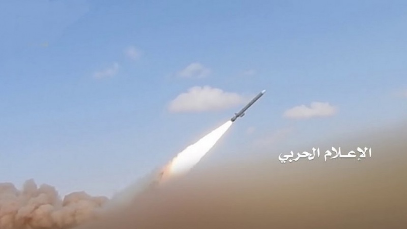 جارح سعودی اتحاد کے فوجی اڈے پر یمنی فوج کا میزائلی حملہ