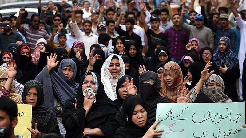 پاکستان: دھرنا دینے والوں کا عمران خان سے کوئٹہ آنے کا مطالبہ - Islami ...