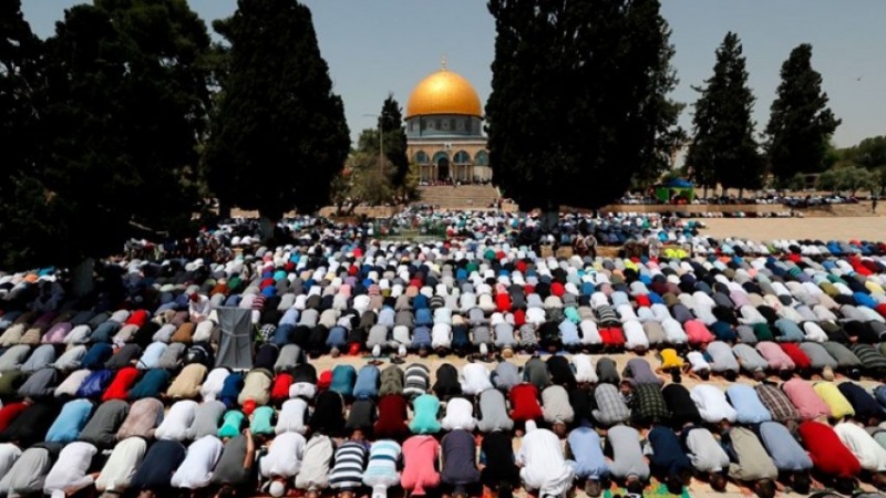 مسجدالاقصی کی نماز جمعہ میں دسیوں ہزار فلسطینیوں کی شرکت