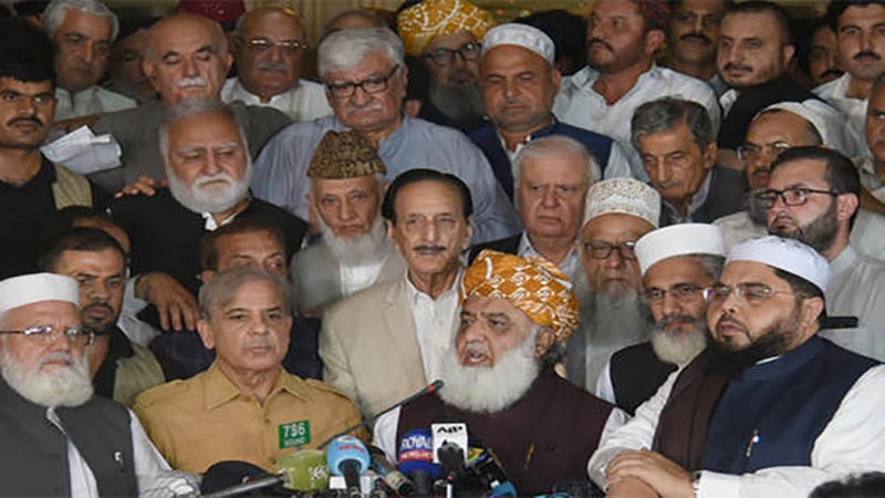 پاکستان میں حکومت گرانے کی کوششں