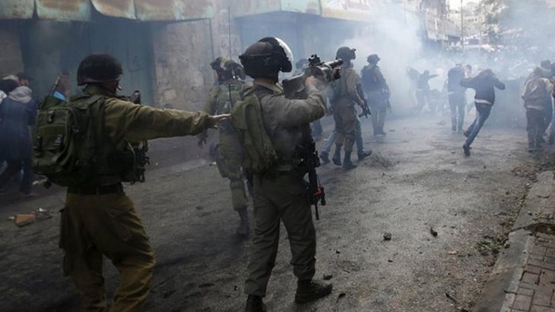 غرب اردن میں فلسطینی مظاہرین پر صیہونی فوجیوں کا حملہ