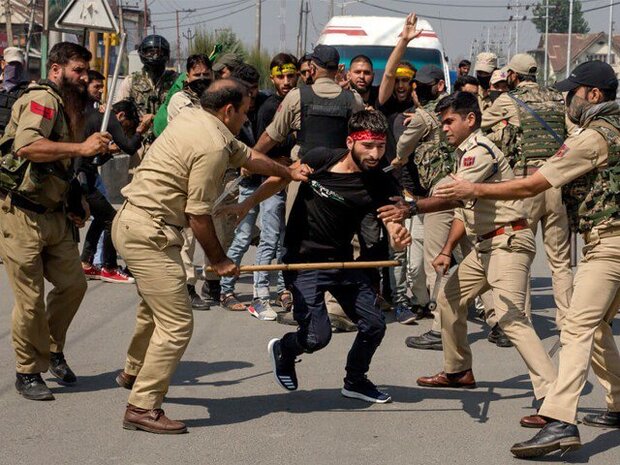 کشمیر میں محرم الحرام کے جلوس پر فائرنگ سے متعدد عزادار زخمی ہوگئے