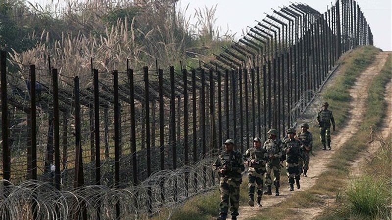 لائن آف کنٹرول پر پاک و ہند میں فائرنگ 2 جاں بحق