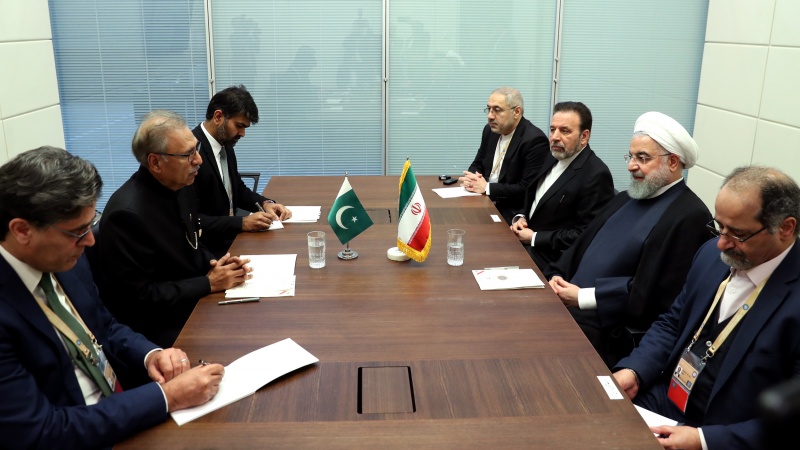 ایران اور پاکستان کے صدور کی ملاقات ، تمام میدانوں میں روابط کے فروغ پر تاکید