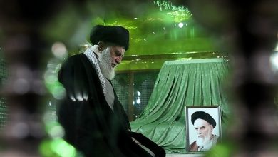 Photo of رہبرانقلاب اسلامی کی امام خمینی (رح) اور شہداء کے مزار پر حاضری