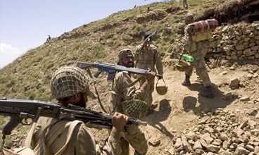 Photo of بھارت اور پاکستان کے فوجیوں کے درمیان لائن آف کنٹرول پر فائرنگ جاری