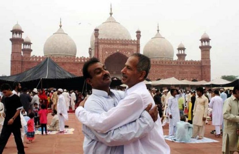 ملک بھر میں آج عید الفطر مذہبی جوش و جذبے کے ساتھ منائی جارہی ہے