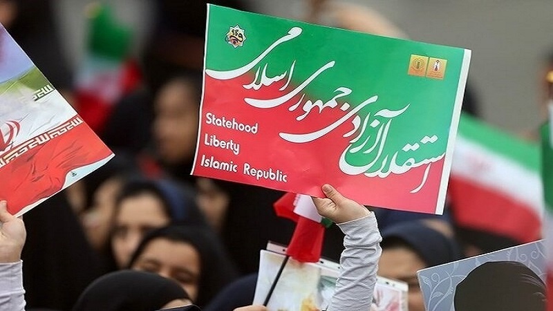 انقلاب اسلامی کی کامیابی کی 42 ویں بہار کے موقع پر ایران اللہ اکبر کے نعروں سے گونج اٹھا