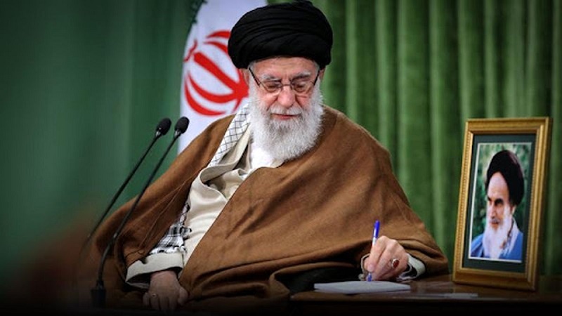 رہبر انقلاب اسلامی حضرت آیت اللہ العظمی سید علی خامنہ ای نے یمن میں ایرانی سفیر شہید حسن ایرلو کی شہادت پر تعزیتی پیغام ارسال کیا ہے۔