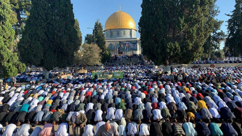 صیہونی بربریت کا جواب، 65000 فلسطینی مسجد الاقصی پہونچے