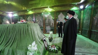Photo of صدر مملکت اورکابینہ کے اراکین کی حضرت امام خمینی (رح) کے مزار پر حاضری