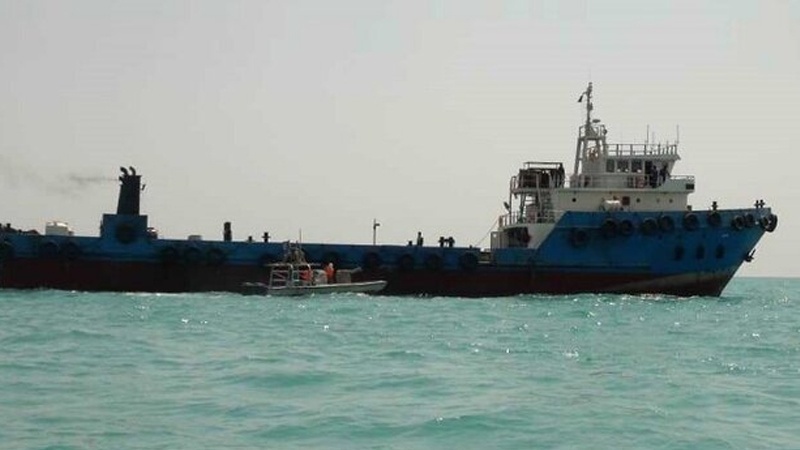خلیج فارس میں دو بیرونی آئل ٹینکر روک لئے گئے