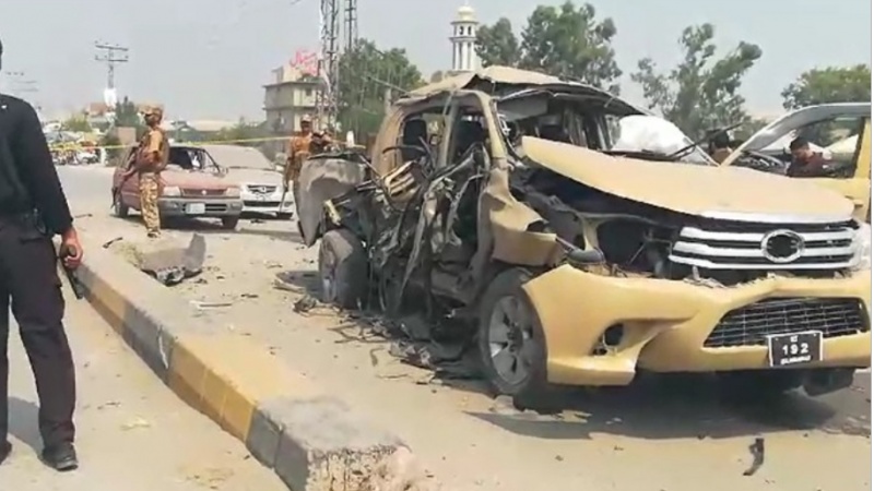 پشاور میں سیکیورٹی فورسز کی گاڑی کے قریب دھماکہ