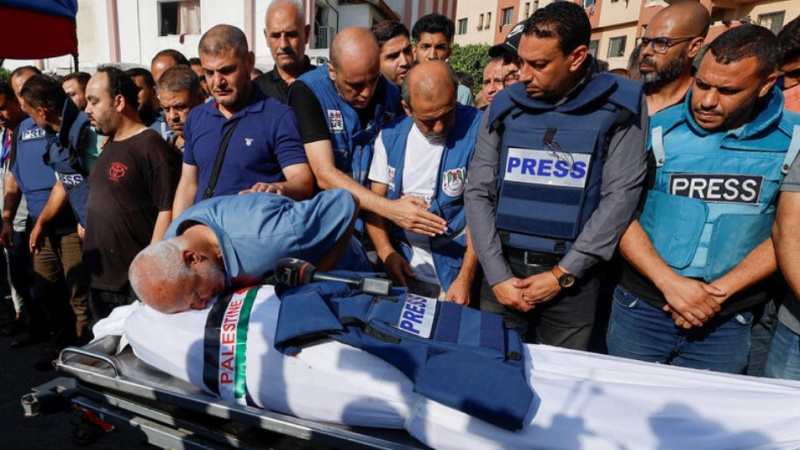 غزہ میں غاصب صیہونیوں کی جارحیت میں ایک اور صحافی شہید