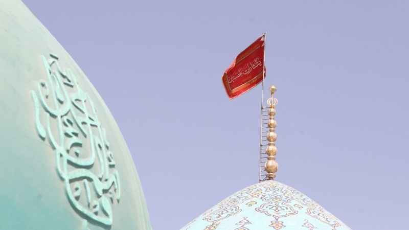 ایران کے خلاف صیہونی جارجیت، مسجد جمکران میں سرخ پرچم لہرا دیا گيا، انتقام یقینی