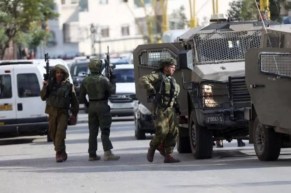 فلسطینی ذرائع: اسرائیلی افواج نے شمالی مغربی کنارے کے 13 قصبوں میں چھاپے مارے اور درجنوں افراد کو گرفتار کر لیا۔
